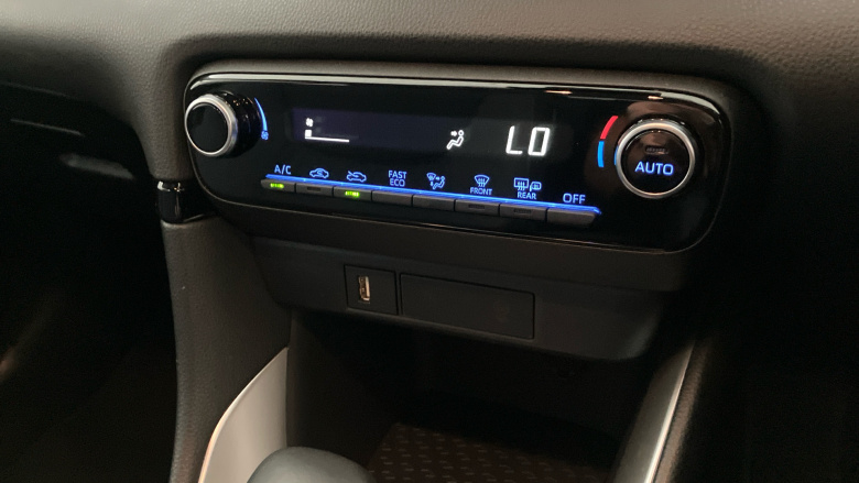 Toyota Yaris 1.5 Hybrid Design 5dr CVT Hybrid Hatchback